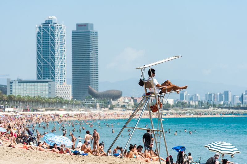 <div class='imageHoverDetail'>
             <p class='imageHoverTitle twoLineBreak'>Torre de vigilància de les platges</p>
             <p class='imageHoverAutor oneLineBreak'>Autor: Equip Audiovisuals</p>
             <button class='imageHoverBtn'>Mostra els detalls de la imatge <span class='sr-only'>Torre de vigilància de les platges</span></button>
             </div>