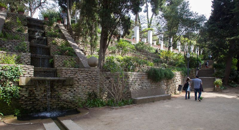 <div class='imageHoverDetail'>
             <p class='imageHoverTitle twoLineBreak'>Jardins de Laribal</p>
             <p class='imageHoverAutor oneLineBreak'>Autor: Òscar Giralt</p>
             <button class='imageHoverBtn'>Mostra els detalls de la imatge <span class='sr-only'>Jardins de Laribal</span></button>
             </div>