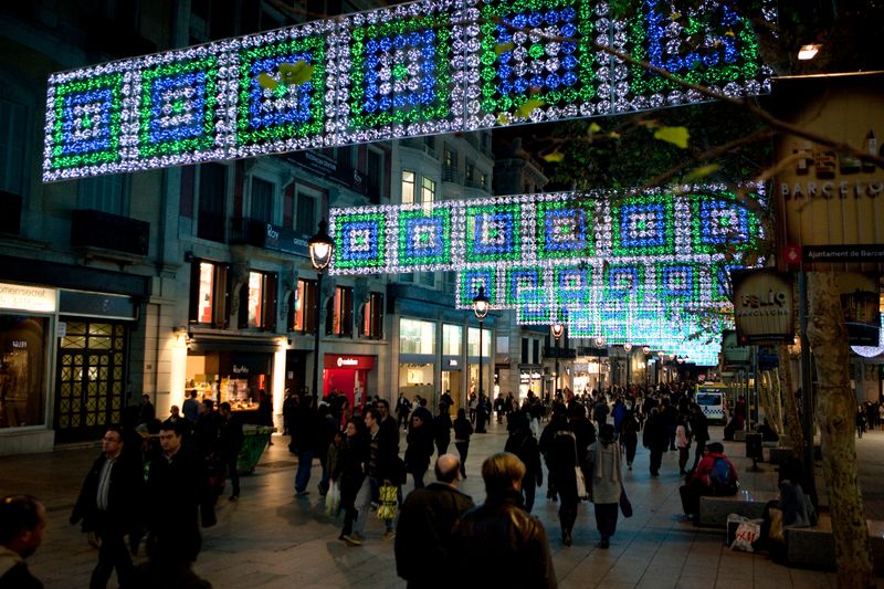 <div class='imageHoverDetail'>
             <p class='imageHoverTitle twoLineBreak'>Enllumenat de Nadal del Portal de l'Àngel</p>
             <p class='imageHoverAutor oneLineBreak'>Autor: Equip Audiovisuals</p>
             <button class='imageHoverBtn'>Mostra els detalls de la imatge <span class='sr-only'>Enllumenat de Nadal del Portal de l'Àngel</span></button>
             </div>