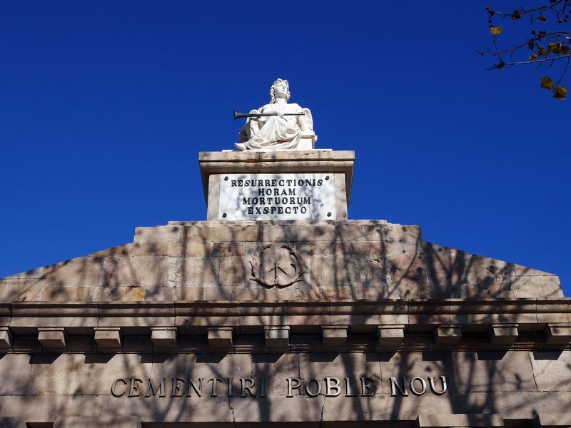 <div class='imageHoverDetail'>
             <p class='imageHoverTitle twoLineBreak'>Entrada principal al Cementiri del Poblenou</p>
             <p class='imageHoverAutor oneLineBreak'>Autor: Vicente Zambrano</p>
             <button class='imageHoverBtn'>Mostra els detalls de la imatge <span class='sr-only'>Entrada principal al Cementiri del Poblenou</span></button>
             </div>