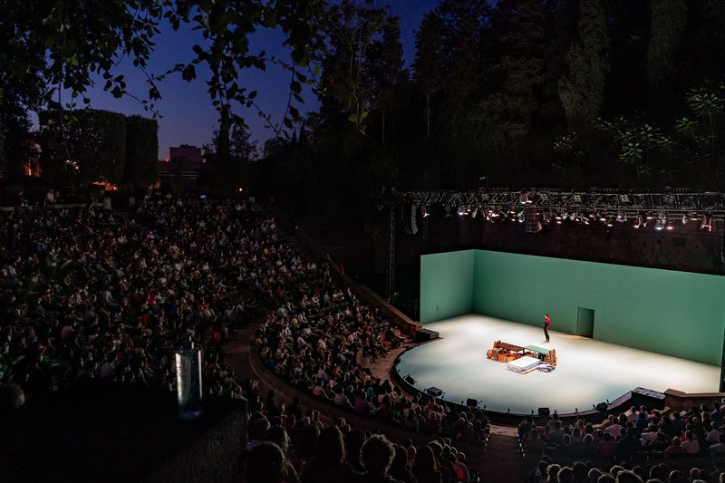 
             Vista del públic del Teatre Grec durant la representació de l’obra inaugural ...
             Autor: Laura Guerrero
             Mostra els detalls de la imatge Vista del públic del Teatre Grec durant la representació de l’obra inaugural ...
             