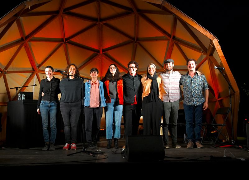 <div class='imageHoverDetail'>
             <p class='imageHoverTitle twoLineBreak'>Laia Vallès, Joana Gomila, Anna Andreu, Paula Ducay, Miqui Otero, Míriam Hati...</p>
             <p class='imageHoverAutor oneLineBreak'>Autor: Pep Herrero</p>
             <button class='imageHoverBtn'>Mostra els detalls de la imatge <span class='sr-only'>Laia Vallès, Joana Gomila, Anna Andreu, Paula Ducay, Miqui Otero, Míriam Hati...</span></button>
             </div>