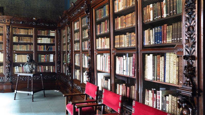 <div class='imageHoverDetail'>
             <p class='imageHoverTitle twoLineBreak'>Arxiu Històric de Barcelona</p>
             <p class='imageHoverAutor oneLineBreak'>Autor: Vicente Zambrano</p>
             <button class='imageHoverBtn'>Mostra els detalls de la imatge <span class='sr-only'>Arxiu Històric de Barcelona</span></button>
             </div>