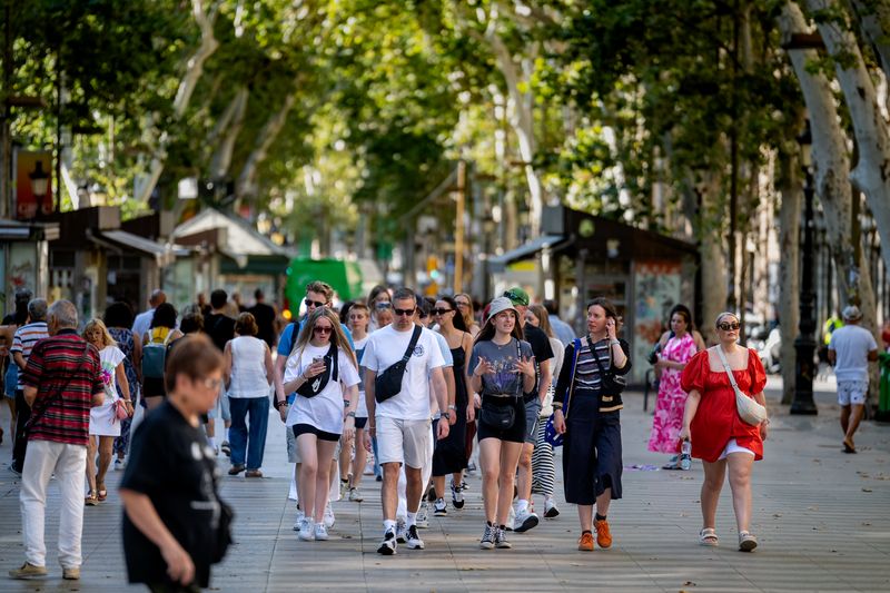 
             Persones caminant per la Rambla
             Autor: Laura Guerrero
             Mostra els detalls de la imatge Persones caminant per la Rambla
             