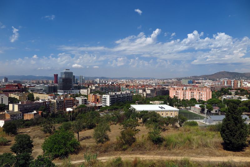 <div class='imageHoverDetail'>
             <p class='imageHoverTitle twoLineBreak'>Barri de la Marina vist des del castell de Port</p>
             <p class='imageHoverAutor oneLineBreak'>Autor: Vicente Zambrano González</p>
             <button class='imageHoverBtn'>Mostra els detalls de la imatge <span class='sr-only'>Barri de la Marina vist des del castell de Port</span></button>
             </div>