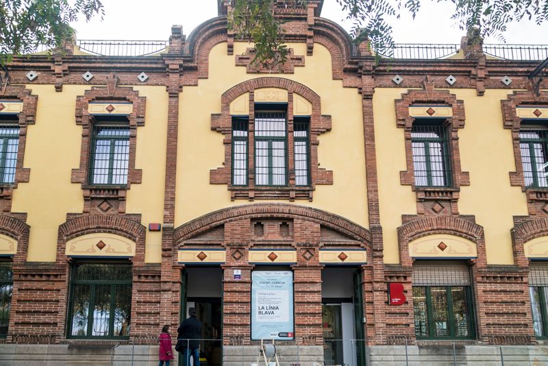 
             Fachada de la Fábrica del Sol
             Autor: Mariona Gil
             Ver los detalles de la imagen Fachada de la Fábrica del Sol
             