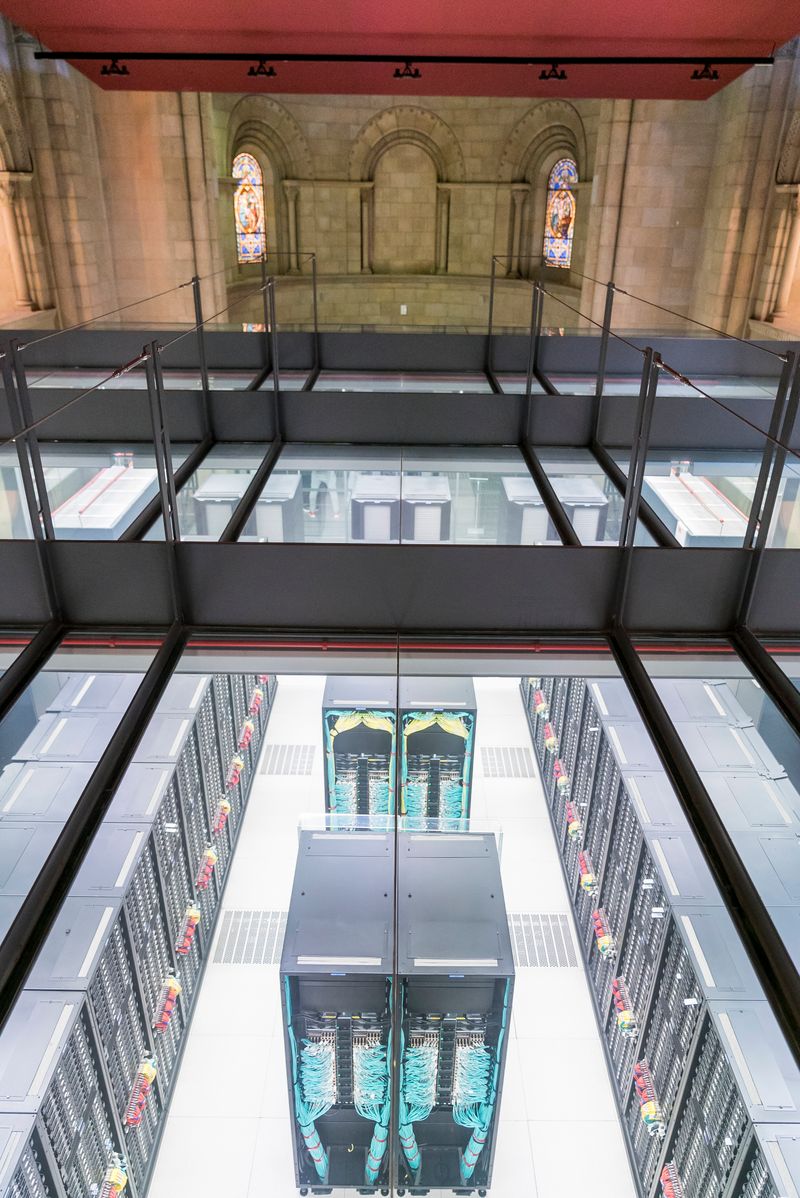 <div class='imageHoverDetail'>
             <p class='imageHoverTitle twoLineBreak'>Capella on es troba la supercomputadora Mare Nostrum</p>
             <p class='imageHoverAutor oneLineBreak'>Autor: Curro Palacios</p>
             <button class='imageHoverBtn'>Mostra els detalls de la imatge <span class='sr-only'>Capella on es troba la supercomputadora Mare Nostrum</span></button>
             </div>