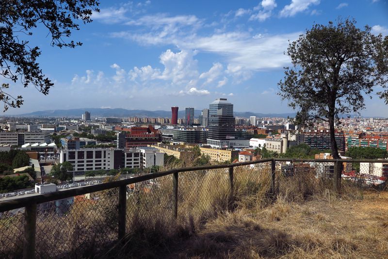 <div class='imageHoverDetail'>
             <p class='imageHoverTitle twoLineBreak'>Barri de la Marina vist des del castell de Port</p>
             <p class='imageHoverAutor oneLineBreak'>Autor: Vicente Zambrano González</p>
             <button class='imageHoverBtn'>Mostra els detalls de la imatge <span class='sr-only'>Barri de la Marina vist des del castell de Port</span></button>
             </div>