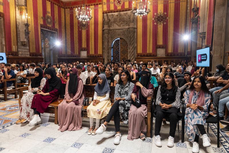 
             Pla general del jovent assistent a l’acte de lliurament de diplomes del progr...
             Autor: Mariona Gil
             Mostra els detalls de la imatge Pla general del jovent assistent a l’acte de lliurament de diplomes del progr...
             
