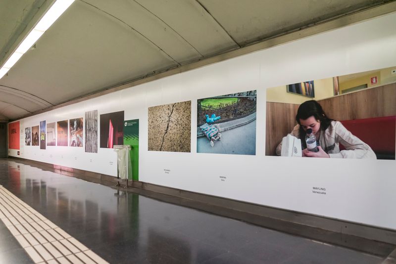 <div class='imageHoverDetail'>
             <p class='imageHoverTitle twoLineBreak'>Projecte Umbral. 13 intervencions a estacions de metro. Estació de Fabra i Puig</p>
             <p class='imageHoverAutor oneLineBreak'>Autor: Carlota Serarols</p>
             <button class='imageHoverBtn'>Mostra els detalls de la imatge <span class='sr-only'>Projecte Umbral. 13 intervencions a estacions de metro. Estació de Fabra i Puig</span></button>
             </div>