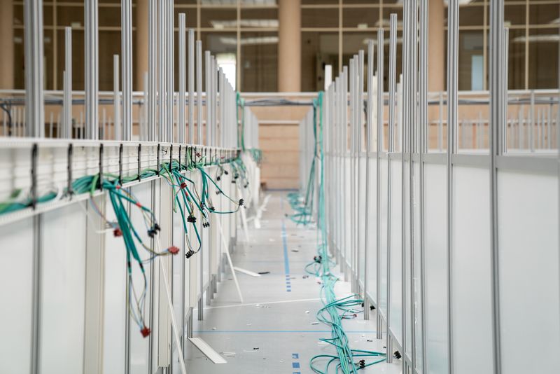 <div class='imageHoverDetail'>
             <p class='imageHoverTitle twoLineBreak'>Emplafonat d'una de les sales Pavelló Salut de l'INEFC a mig desmuntar amb el...</p>
             <p class='imageHoverAutor oneLineBreak'>Autor: Martí Petit</p>
             <button class='imageHoverBtn'>Mostra els detalls de la imatge <span class='sr-only'>Emplafonat d'una de les sales Pavelló Salut de l'INEFC a mig desmuntar amb el...</span></button>
             </div>