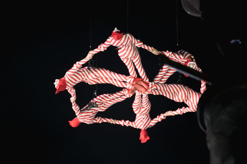 <div class='imageHoverDetail'>
             <p class='imageHoverTitle twoLineBreak'>Espectacle amb motiu de l’encesa de llums de Nadal al passeig de Gràcia</p>
             <p class='imageHoverAutor oneLineBreak'>Autor: Ceci Fimia</p>
             <button class='imageHoverBtn'>Mostra els detalls de la imatge <span class='sr-only'>Espectacle amb motiu de l’encesa de llums de Nadal al passeig de Gràcia</span></button>
             </div>