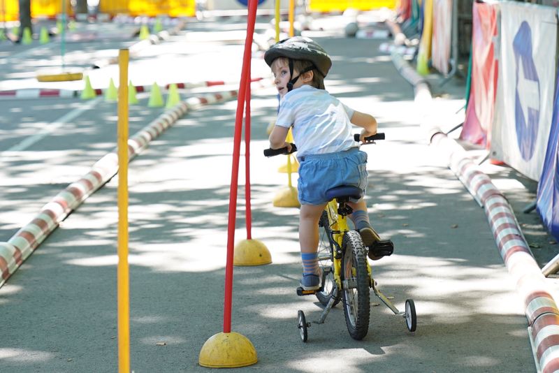 
             Infant en bicicleta amb rodetes gaudint de les activitats. Veiem un circuit e...
             Autor: Carlota Serarols
             Mostra els detalls de la imatge Infant en bicicleta amb rodetes gaudint de les activitats. Veiem un circuit e...
             