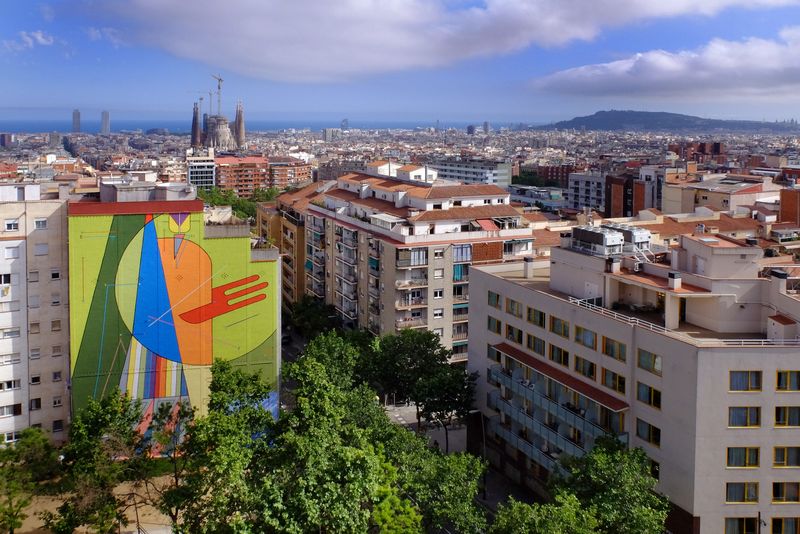 <div class='imageHoverDetail'>
             <p class='imageHoverTitle twoLineBreak'>L'Esperit de la Muntanya</p>
             <p class='imageHoverAutor oneLineBreak'>Autor: Vicente Zambrano</p>
             <button class='imageHoverBtn'>Mostra els detalls de la imatge <span class='sr-only'>L'Esperit de la Muntanya</span></button>
             </div>