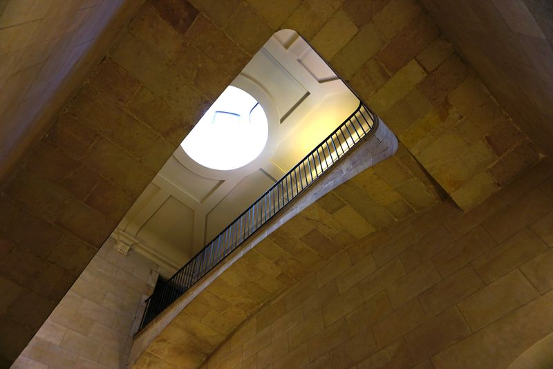 <div class='imageHoverDetail'>
             <p class='imageHoverTitle twoLineBreak'>Casa de Convalescència. Escales</p>
             <p class='imageHoverAutor oneLineBreak'>Autor: Vicente Zambrano González</p>
             <button class='imageHoverBtn'>Mostra els detalls de la imatge <span class='sr-only'>Casa de Convalescència. Escales</span></button>
             </div>