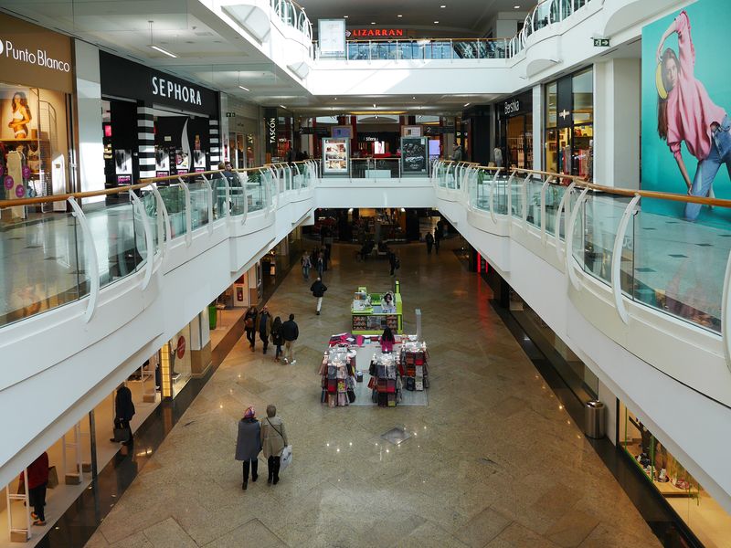 
             Interior del Centre Comercial Diagonal Mar
             Autor: Vicente Zambrano
             Mostra els detalls de la imatge Interior del Centre Comercial Diagonal Mar
             
