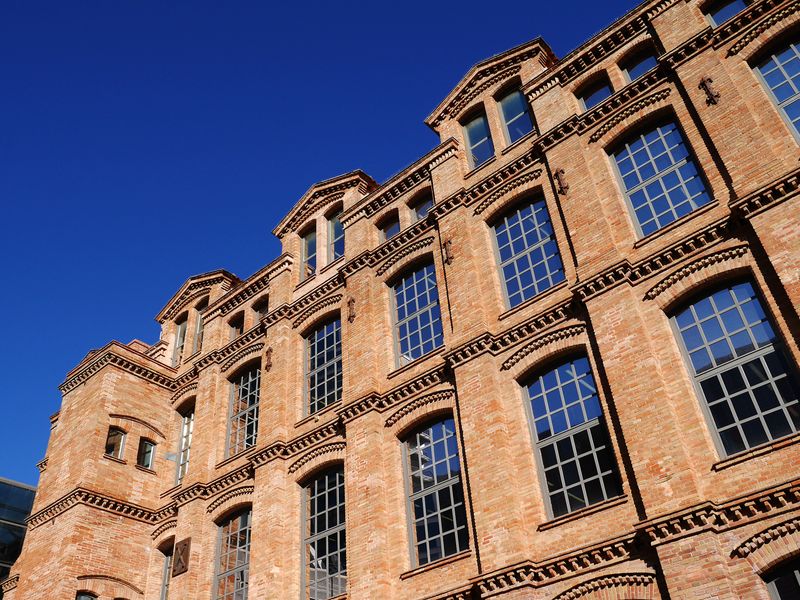 <div class='imageHoverDetail'>
             <p class='imageHoverTitle twoLineBreak'>Ca l'Aranyó</p>
             <p class='imageHoverAutor oneLineBreak'>Autor: Vicente Zambrano González</p>
             <button class='imageHoverBtn'>Mostra els detalls de la imatge <span class='sr-only'>Ca l'Aranyó</span></button>
             </div>