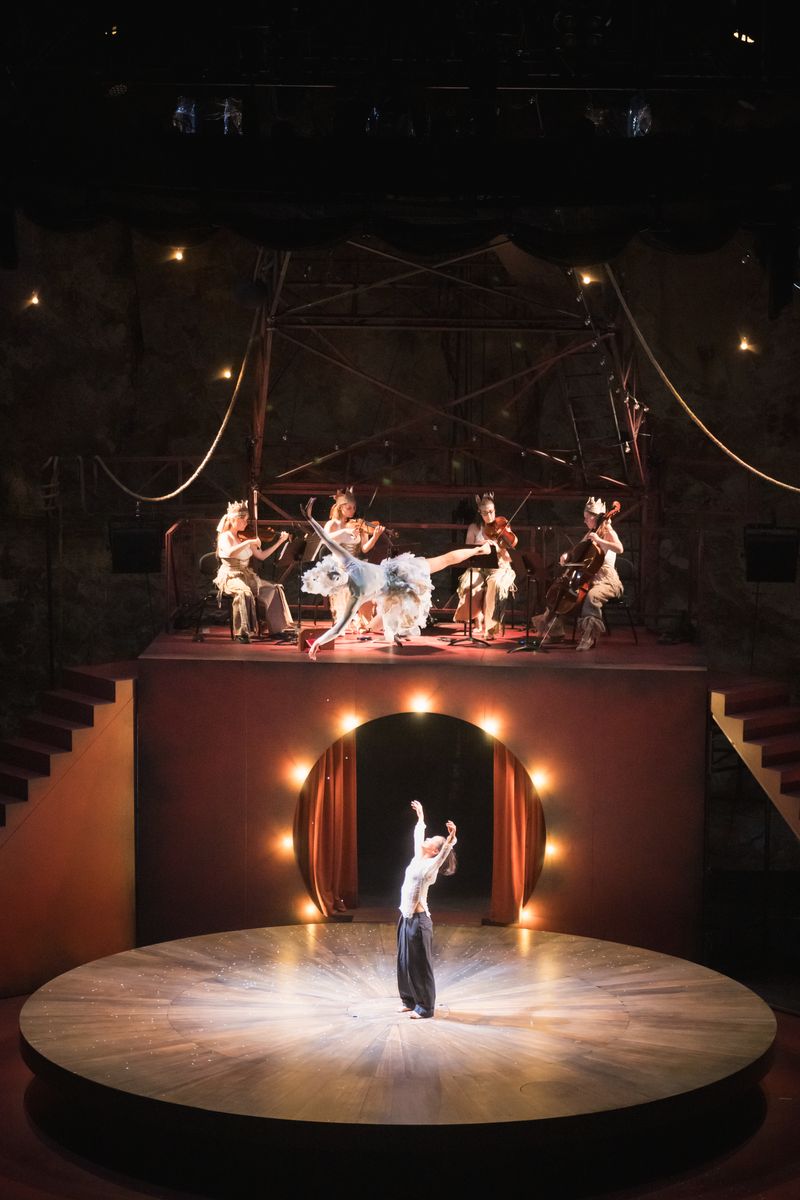 
             Espectáculo de circo, música y danza “Le petit cirque” de Pomme, Marie y Yo...
             Autor: Equip Audiovisuals
             Ver los detalles de la imagen Espectáculo de circo, música y danza “Le petit cirque” de Pomme, Marie y Yo...
             