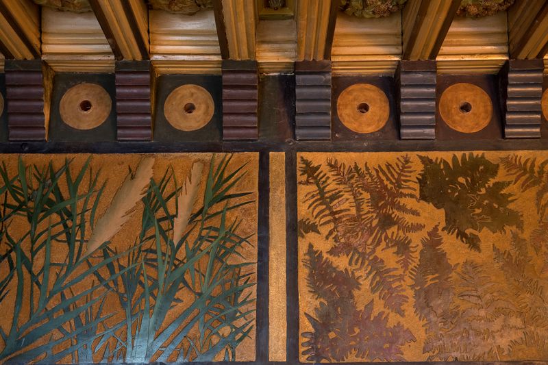 <div class='imageHoverDetail'>
             <p class='imageHoverTitle twoLineBreak'>Casa Vicens. Habitació principal. Detall dels estucs de joncs i canyes i el d...</p>
             <p class='imageHoverAutor oneLineBreak'>Autor: Pepe Navarro</p>
             <button class='imageHoverBtn'>Mostra els detalls de la imatge <span class='sr-only'>Casa Vicens. Habitació principal. Detall dels estucs de joncs i canyes i el d...</span></button>
             </div>