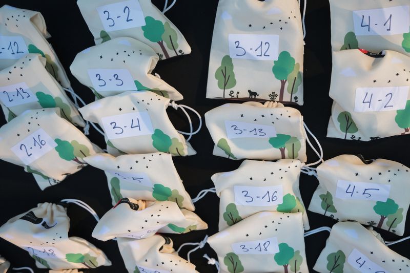 
             Bossetes amb les claus dels pisos de lloguer social del carrer de Veneçuela, ...
             Autor: Ceci Fimia
             Mostra els detalls de la imatge Bossetes amb les claus dels pisos de lloguer social del carrer de Veneçuela, ...
             