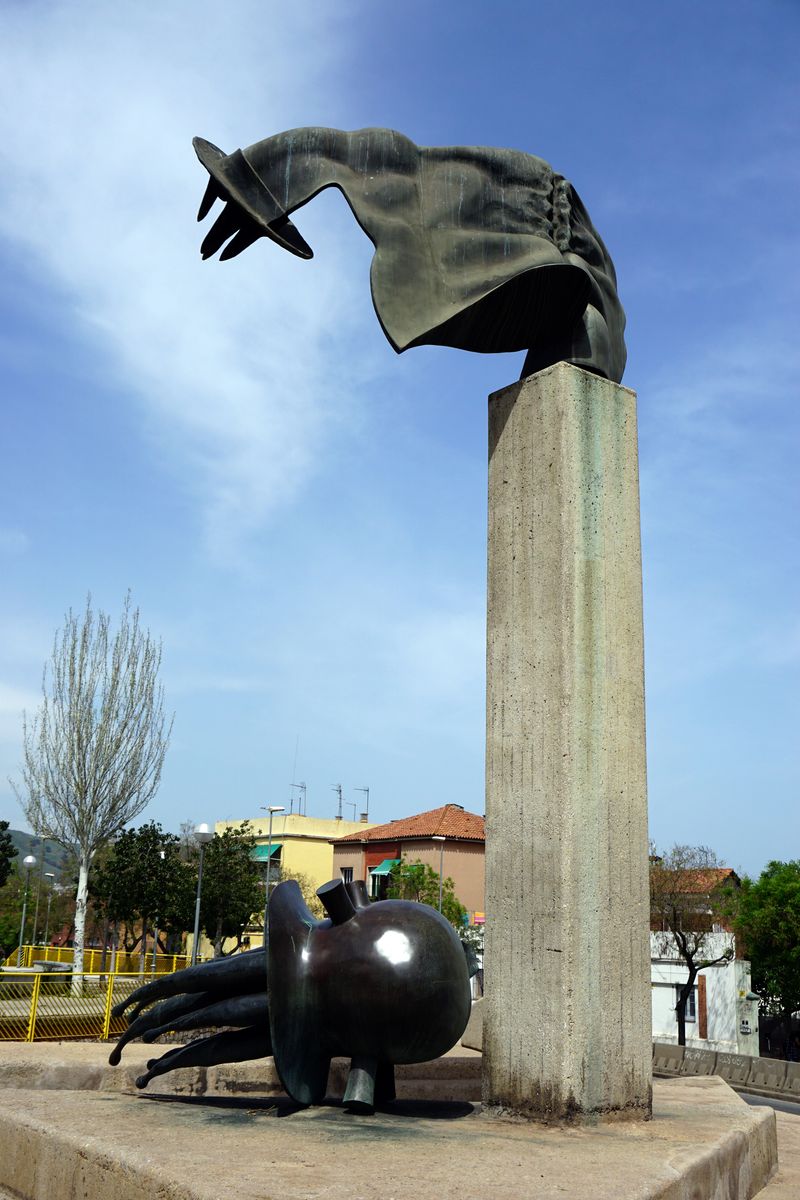 <div class='imageHoverDetail'>
             <p class='imageHoverTitle twoLineBreak'>Monument a les Brigades Internacionals</p>
             <p class='imageHoverAutor oneLineBreak'>Autor: Vicente Zambrano González</p>
             <button class='imageHoverBtn'>Mostra els detalls de la imatge <span class='sr-only'>Monument a les Brigades Internacionals</span></button>
             </div>