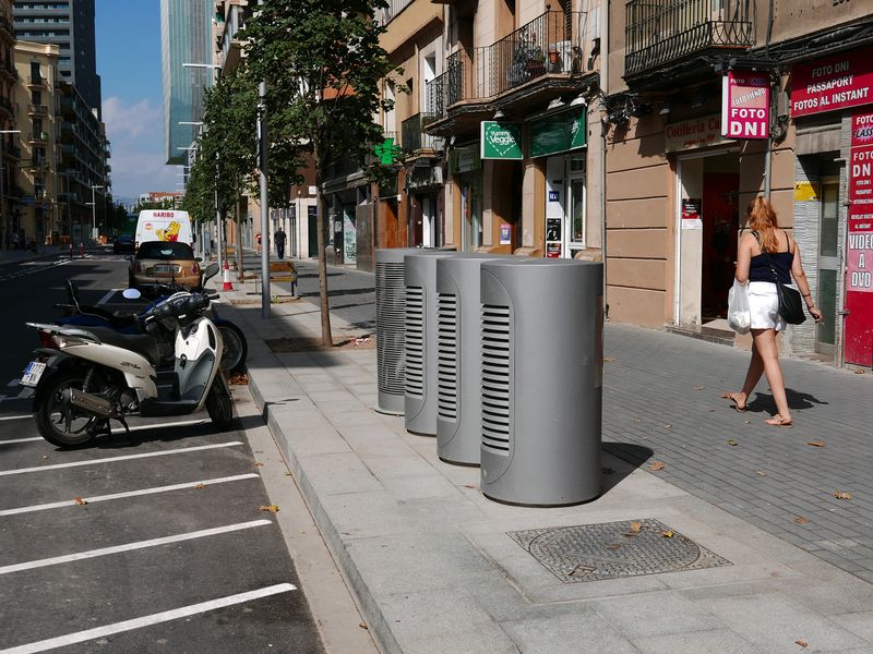 
             Recogida neumática en la calle de Pere IV
             Autor: Vicente Zambrano
             Ver los detalles de la imagen Recogida neumática en la calle de Pere IV
             