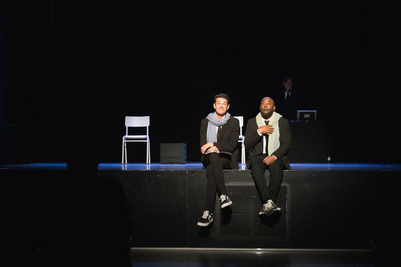 
             Dos dels actors a escena durant l’espectacle musical ‘Black Side Story’
             Autor: Ceci Fimia
             Mostra els detalls de la imatge Dos dels actors a escena durant l’espectacle musical ‘Black Side Story’
             