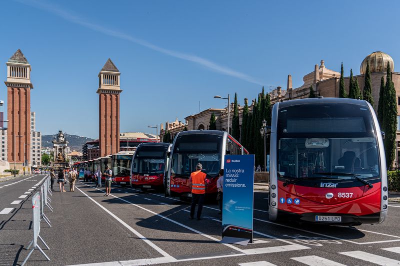 
             Flota dels nous autobusos ecològics (híbrids i elèctrics) que s’incorporen al...
             Autor: Laura Guerrero
             Mostra els detalls de la imatge Flota dels nous autobusos ecològics (híbrids i elèctrics) que s’incorporen al...
             
