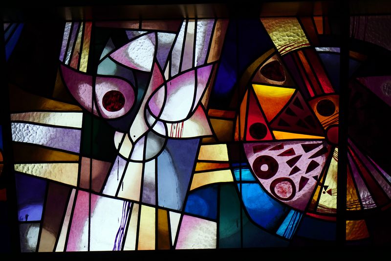 <div class='imageHoverDetail'>
             <p class='imageHoverTitle twoLineBreak'>Església dels Josepets. Vitrall</p>
             <p class='imageHoverAutor oneLineBreak'>Autor: Vicente Zambrano González</p>
             <button class='imageHoverBtn'>Mostra els detalls de la imatge <span class='sr-only'>Església dels Josepets. Vitrall</span></button>
             </div>