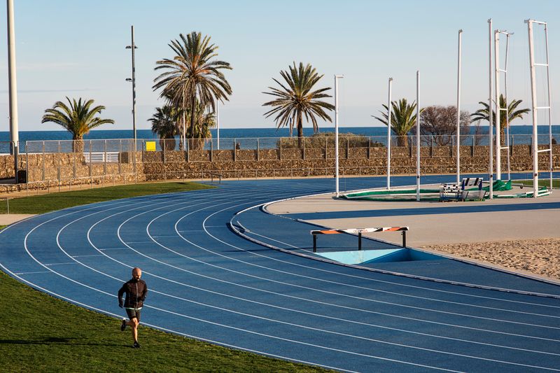 <div class='imageHoverDetail'>
             <p class='imageHoverTitle twoLineBreak'>Complex Esportiu Municipal La Mar Bella. Pista d'atletisme</p>
             <p class='imageHoverAutor oneLineBreak'>Autor: Paola de Grenet</p>
             <button class='imageHoverBtn'>Mostra els detalls de la imatge <span class='sr-only'>Complex Esportiu Municipal La Mar Bella. Pista d'atletisme</span></button>
             </div>