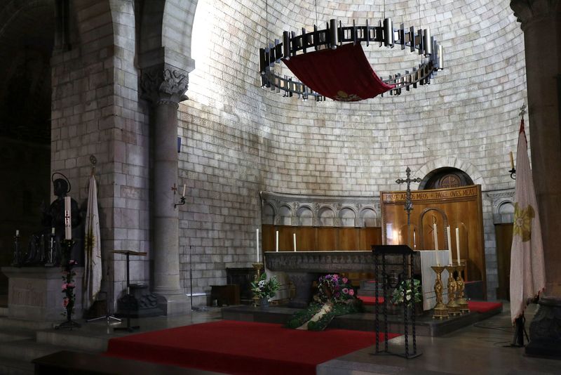 
             Monasterio de Sant Pere de les Puel·les. Interior
             Autor: Vicente Zambrano González
             Ver los detalles de la imagen Monasterio de Sant Pere de les Puel·les. Interior
             
