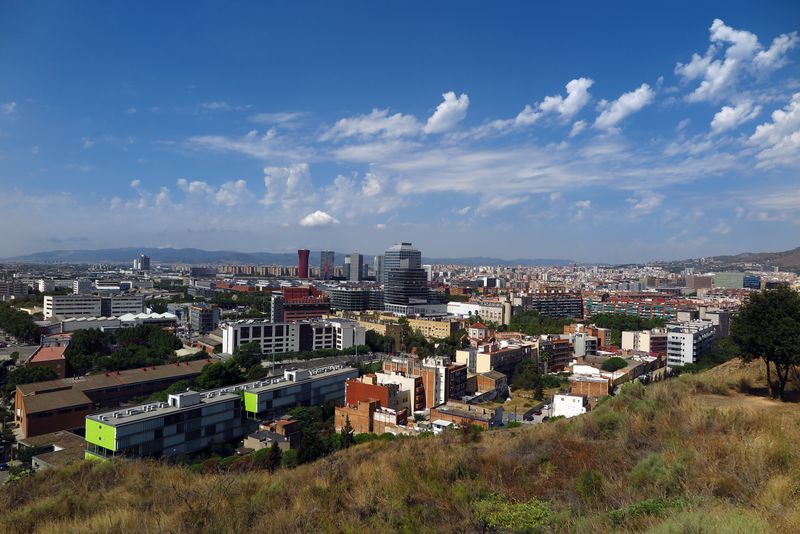 <div class='imageHoverDetail'>
             <p class='imageHoverTitle twoLineBreak'>Barri de la Marina vist des del castell de Port</p>
             <p class='imageHoverAutor oneLineBreak'>Autor: Vicente Zambrano González</p>
             <button class='imageHoverBtn'>Mostra els detalls de la imatge <span class='sr-only'>Barri de la Marina vist des del castell de Port</span></button>
             </div>