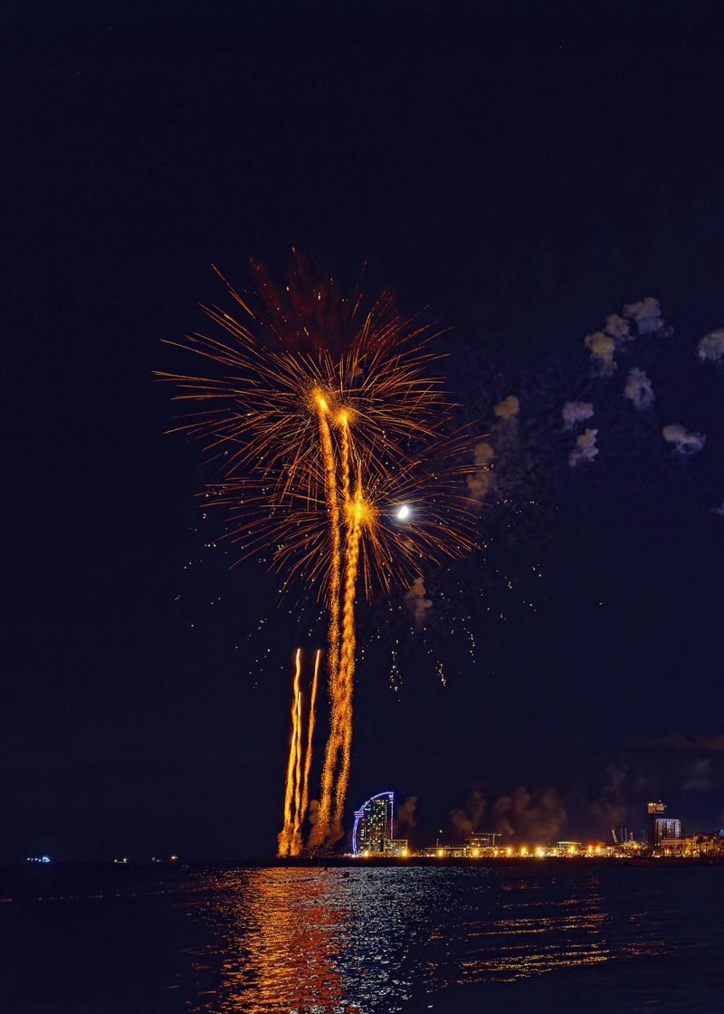 <div class='imageHoverDetail'>
             <p class='imageHoverTitle twoLineBreak'>Focs artificials a la platja de la Barceloneta durant el XXIV Festival Pirotè...</p>
             <p class='imageHoverAutor oneLineBreak'>Autor: Damià Riba</p>
             <button class='imageHoverBtn'>Mostra els detalls de la imatge <span class='sr-only'>Focs artificials a la platja de la Barceloneta durant el XXIV Festival Pirotè...</span></button>
             </div>