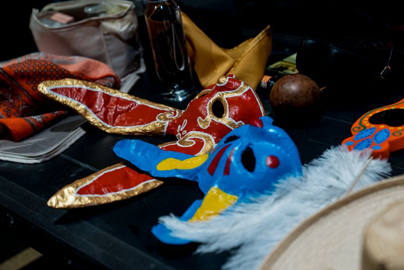 <div class='imageHoverDetail'>
             <p class='imageHoverTitle twoLineBreak'>Màscares de la Festa Criolla al Liceu: un viatge per Llatinoamèrica, amb Jord...</p>
             <p class='imageHoverAutor oneLineBreak'>Autor: Elena Pastor</p>
             <button class='imageHoverBtn'>Mostra els detalls de la imatge <span class='sr-only'>Màscares de la Festa Criolla al Liceu: un viatge per Llatinoamèrica, amb Jord...</span></button>
             </div>