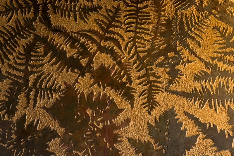 <div class='imageHoverDetail'>
             <p class='imageHoverTitle twoLineBreak'>Casa Vicens. Habitació principal. Detall estuc de falgueres</p>
             <p class='imageHoverAutor oneLineBreak'>Autor: Pepe Navarro</p>
             <button class='imageHoverBtn'>Mostra els detalls de la imatge <span class='sr-only'>Casa Vicens. Habitació principal. Detall estuc de falgueres</span></button>
             </div>