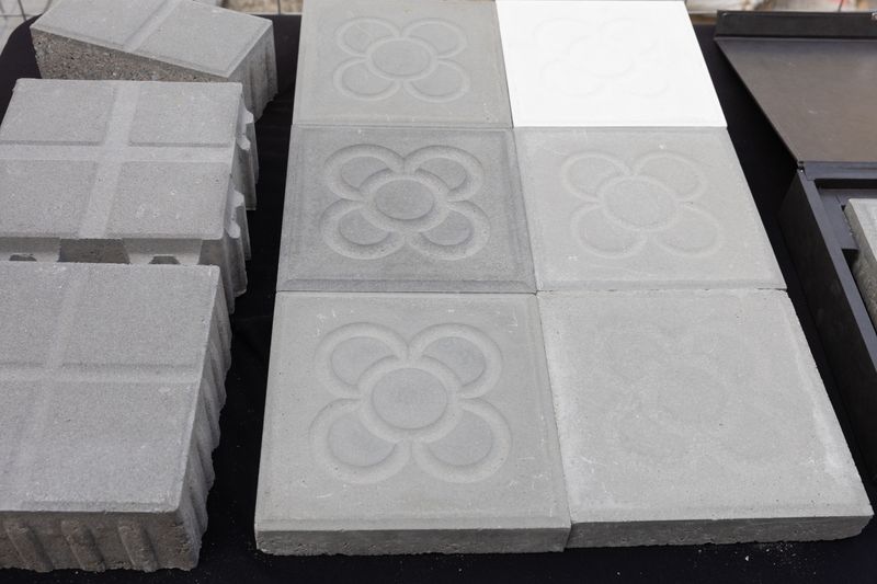 <div class='imageHoverDetail'>
             <p class='imageHoverTitle twoLineBreak'>Propostes 'Panot del s. XXI' de PANOT+ i R3PANOT, projectes guanyadors encapç...</p>
             <p class='imageHoverAutor oneLineBreak'>Autor: Òscar Giralt</p>
             <button class='imageHoverBtn'>Mostra els detalls de la imatge <span class='sr-only'>Propostes 'Panot del s. XXI' de PANOT+ i R3PANOT, projectes guanyadors encapç...</span></button>
             </div>