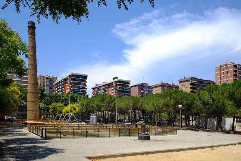 
             Plaça de la Palmera de Sant Martí
             Autor: Vicente Zambrano
             Mostra els detalls de la imatge Plaça de la Palmera de Sant Martí
             