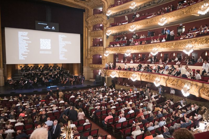 
             Vista de la platea y de la parte izquierda de los balcones del Gran Teatre de...
             Autor: Ceci Fimia
             Ver los detalles de la imagen Vista de la platea y de la parte izquierda de los balcones del Gran Teatre de...
             