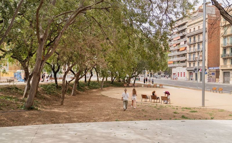 
             Vista de les obres des del parc de Pablo Neruda, urbanització de l