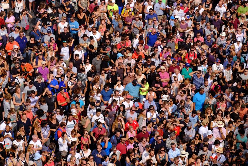 <div class='imageHoverDetail'>
             <p class='imageHoverTitle twoLineBreak'>Jornada Històrica Castellera. Mercè 2017</p>
             <p class='imageHoverAutor oneLineBreak'>Autor: Vicente Zambrano</p>
             <button class='imageHoverBtn'>Mostra els detalls de la imatge <span class='sr-only'>Jornada Històrica Castellera. Mercè 2017</span></button>
             </div>