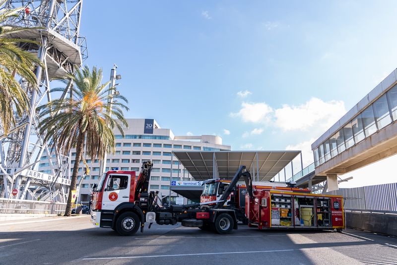 
             Pla general de diversos vehicles de Bombers de Barcelona al moll del Sud del ...
             Autor: Mariona Gil
             Mostra els detalls de la imatge Pla general de diversos vehicles de Bombers de Barcelona al moll del Sud del ...
             