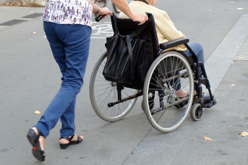 
             Usuària del Banc del Temps de Gràcia acompanya una persona amb mobilitat redu...
             Autor: Vicente Zambrano
             Mostra els detalls de la imatge Usuària del Banc del Temps de Gràcia acompanya una persona amb mobilitat redu...
             