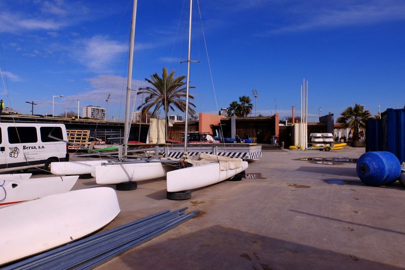 <div class='imageHoverDetail'>
             <p class='imageHoverTitle twoLineBreak'>Base nàutica de la Mar Bella. Embarcacions</p>
             <p class='imageHoverAutor oneLineBreak'>Autor: Vicente Zambrano González</p>
             <button class='imageHoverBtn'>Mostra els detalls de la imatge <span class='sr-only'>Base nàutica de la Mar Bella. Embarcacions</span></button>
             </div>