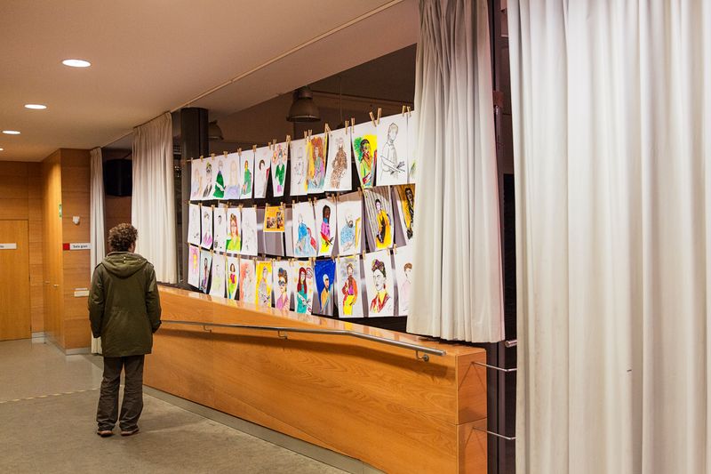 
             Casal Pou de la Figuera. Dibuixos exposats al passadís
             Autor: Paola de Grenet
             Mostra els detalls de la imatge Casal Pou de la Figuera. Dibuixos exposats al passadís
             