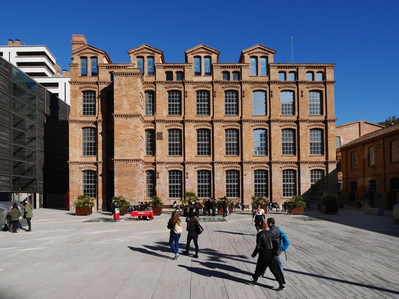 <div class='imageHoverDetail'>
             <p class='imageHoverTitle twoLineBreak'>Ca l'Aranyó</p>
             <p class='imageHoverAutor oneLineBreak'>Autor: Vicente Zambrano González</p>
             <button class='imageHoverBtn'>Mostra els detalls de la imatge <span class='sr-only'>Ca l'Aranyó</span></button>
             </div>