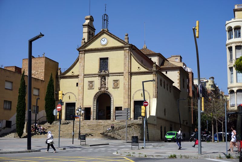 <div class='imageHoverDetail'>
             <p class='imageHoverTitle twoLineBreak'>Església dels Josepets</p>
             <p class='imageHoverAutor oneLineBreak'>Autor: Vicente Zambrano González</p>
             <button class='imageHoverBtn'>Mostra els detalls de la imatge <span class='sr-only'>Església dels Josepets</span></button>
             </div>