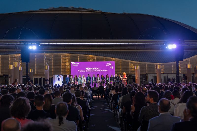 
             Pla general de l’acte de celebració del 30è aniversari de Turisme de Barcelon...
             Autor: Laura Guerrero
             Mostra els detalls de la imatge Pla general de l’acte de celebració del 30è aniversari de Turisme de Barcelon...
             