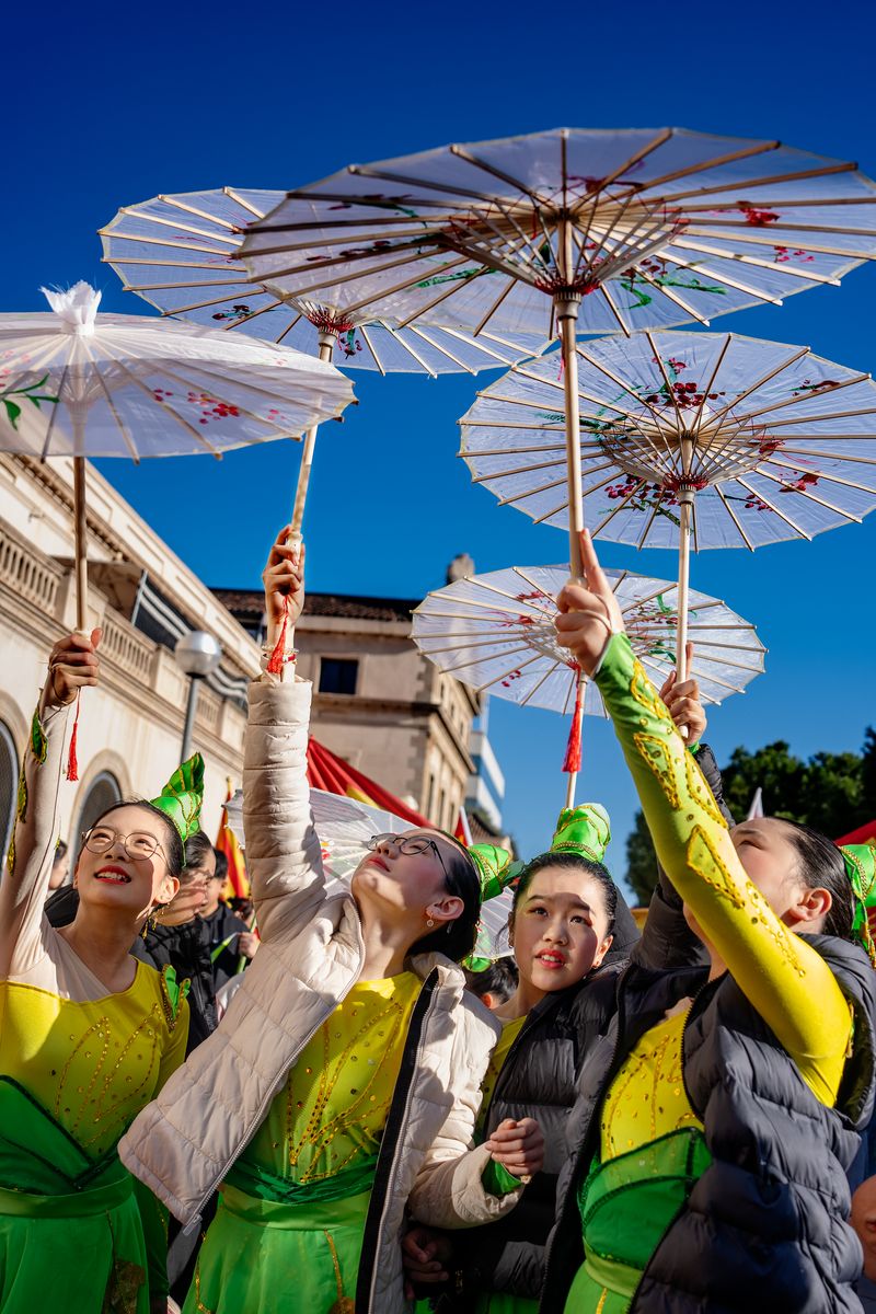
             Espectáculo de sombrillas chinas de la celebración del Año Nuevo chino
             Autor: Laura Guerrero
             Ver los detalles de la imagen Espectáculo de sombrillas chinas de la celebración del Año Nuevo chino
             