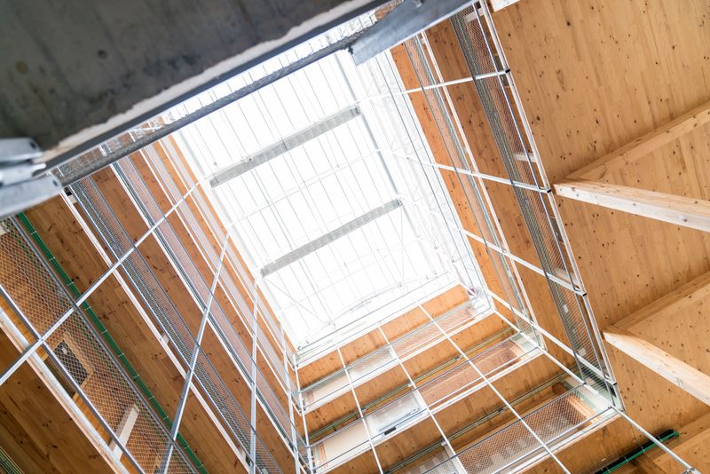 <div class='imageHoverDetail'>
             <p class='imageHoverTitle twoLineBreak'>Primer edifici de cohabitatges. Celobert</p>
             <p class='imageHoverAutor oneLineBreak'>Autor: Carlota Serarols</p>
             <button class='imageHoverBtn'>Mostra els detalls de la imatge <span class='sr-only'>Primer edifici de cohabitatges. Celobert</span></button>
             </div>