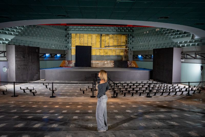 
             Mujer en el Teatro Capitol el día de la presentación de la renovación del Tea...
             Autor: Laura Guerrero
             Ver los detalles de la imagen Mujer en el Teatro Capitol el día de la presentación de la renovación del Tea...
             